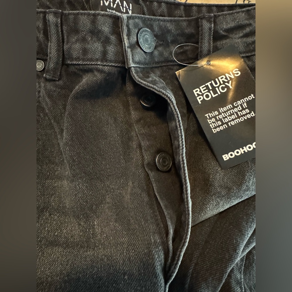 BoohooMAN Super Baggy Rigid Washed Jeans in washed black - Picture 12 of 13